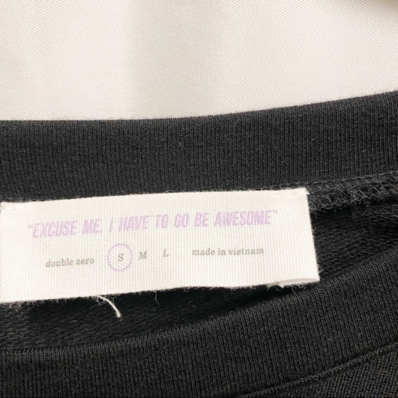 Black Short Sleeve Crop Top - Picture 9 of 10